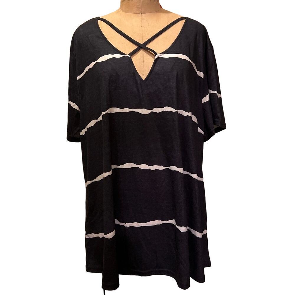 DOLNINE Plus Short Sleeve Criss Cross Front Deep V-Neck Striped Top NWT Size 26